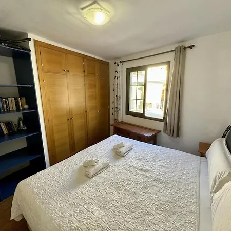 Edificio Marta La Caleta *