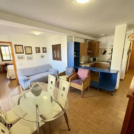 Edificio Marta La Caleta * أذيخي